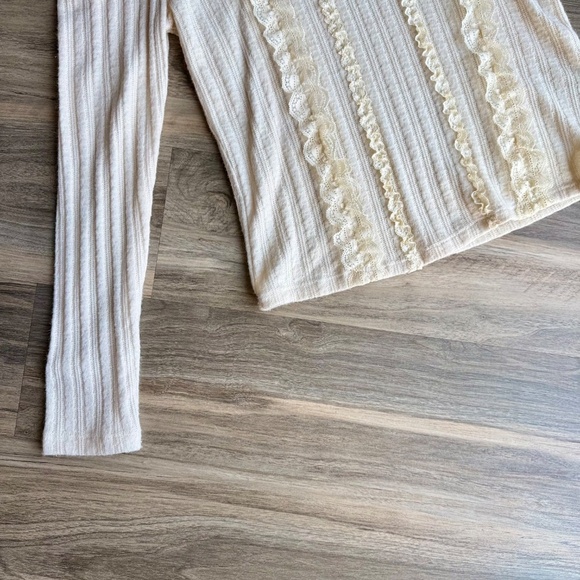 Blashe - Boutique Round Neck Ruffle & Lace Details Ribbed Long Sleeve Top Size M - Picture 8 of 10